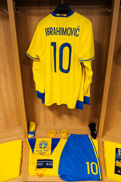 En tröja för Zlatan Ibrahimovic hänger i Sveriges