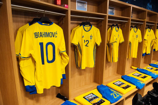 En tröja för Zlatan Ibrahimovic hänger i Sveriges