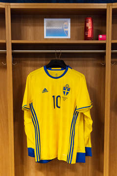 En tröja för Zlatan Ibrahimovic hänger i Sveriges