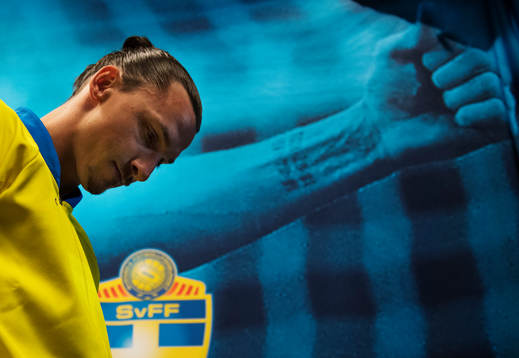 Sveriges Zlatan Ibrahimovic i spelargången