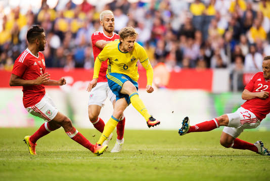 Sveriges Emil Forsberg skjuter in 1-0