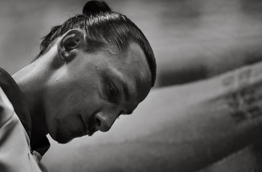 Sveriges Zlatan Ibrahimovic i spelargången