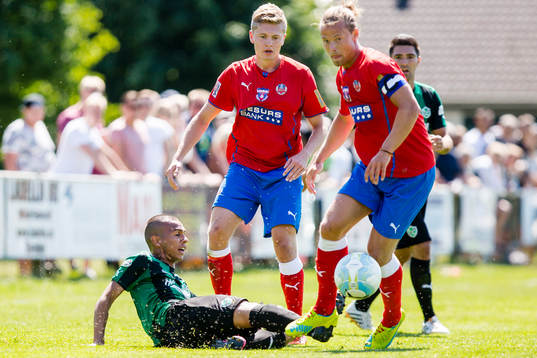 Högaborgs Sumar Almadjed i duell om bollen