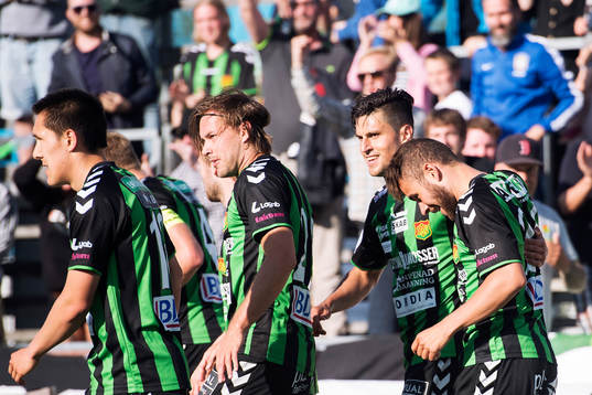 GAIS Malkolm Moenza blir omfamnad
