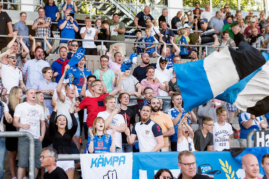 Halmstads supportrar jublar