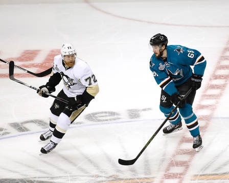 Pittsburgh Penguins right wing Patric Hörnqvist (72) and