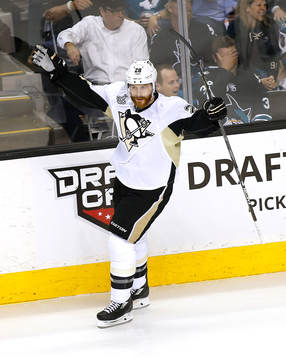 Pittsburgh Penguins defenseman Ian Cole (28) celebrates