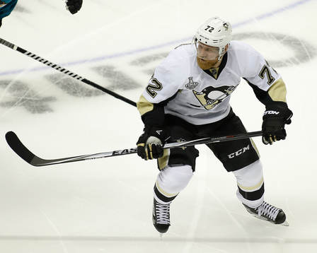 Pittsburgh Penguins right wing Patric Hörnqvist (72)