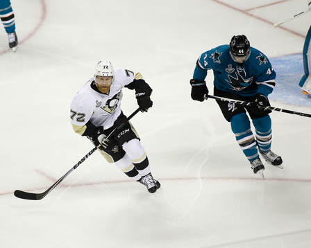 Pittsburgh Penguins right wing Patric Hörnqvist (72)