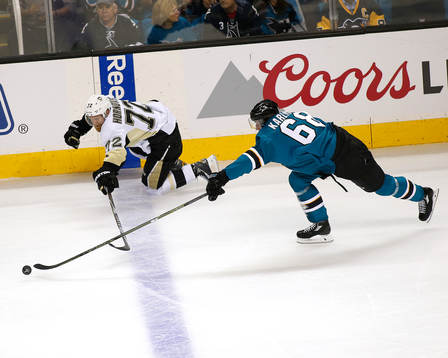 Pittsburgh Penguins right wing Patric Hörnqvist (72) and