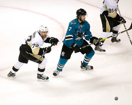 Pittsburgh Penguins right wing Patric Hörnqvist (72)