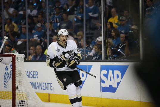Pittsburgh Penguins left wing Carl Hagelin (62)