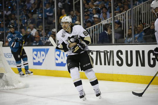 Pittsburgh Penguins left wing Carl Hagelin (62)