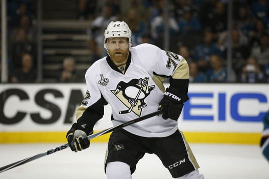 Pittsburgh Penguins right wing Patric Hörnqvist (72)