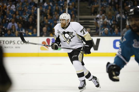 Pittsburgh Penguins right wing Patric Hörnqvist (72)