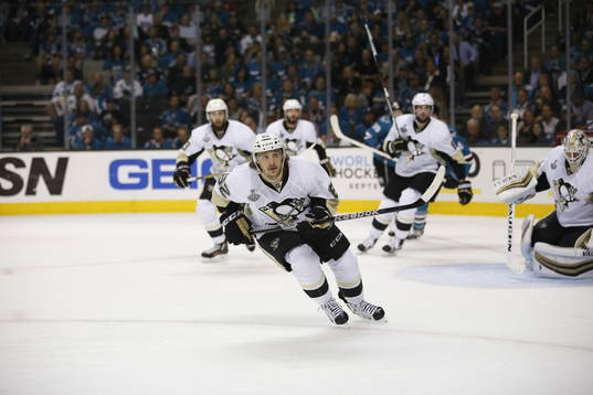 Pittsburgh Penguins left wing Carl Hagelin (62)