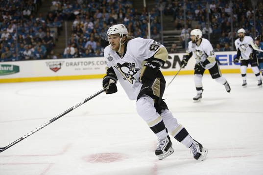 Pittsburgh Penguins left wing Carl Hagelin (62)