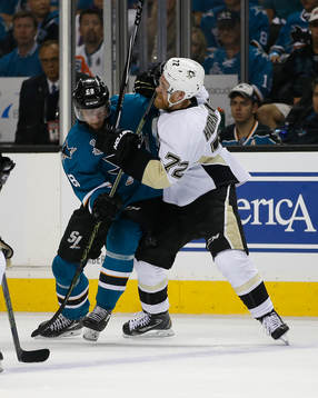 Pittsburgh Penguins right wing Patric Hörnqvist (72)