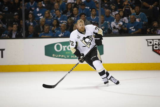 Pittsburgh Penguins right wing Patric Hörnqvist (72)