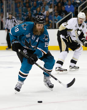 San Jose Sharks center Joe Thornton (19)
