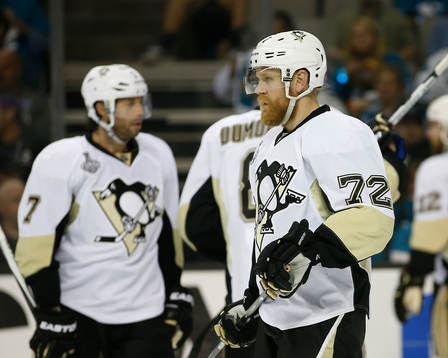 Pittsburgh Penguins right wing Patric Hörnqvist (72)