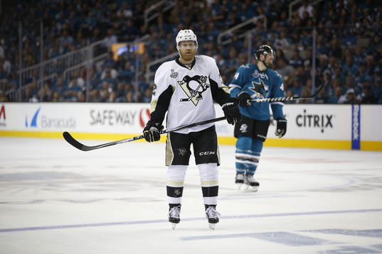 Pittsburgh Penguins right wing Patric Hörnqvist (72)
