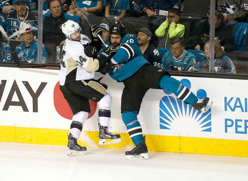 Pittsburgh Penguins left wing Chris Kunitz (14) and San