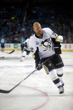 Pittsburgh Penguins right wing Patric Hörnqvist (72)