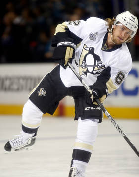 Pittsburgh Penguins left wing Carl Hagelin (62)