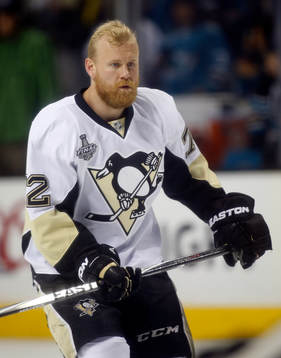 Pittsburgh Penguins right wing Patric Hörnqvist (72)