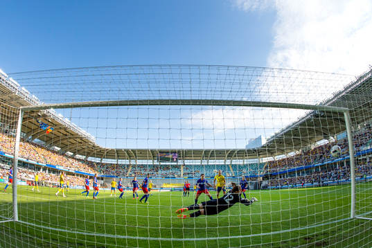 Sveriges Kosovare Asllani (ej i bild) gör 2-0 bakom