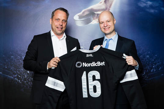 Jörgen Lindgren, vd SHL, och Jesper Svensson, kommersiell