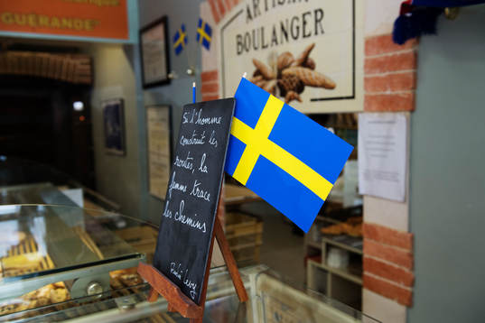 Sveriges flagga i ett bageri
