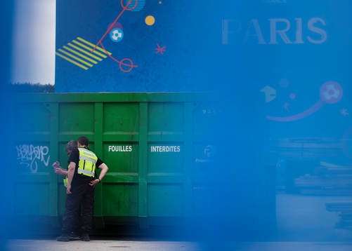 Säkerhetspersonal inne i fan zone