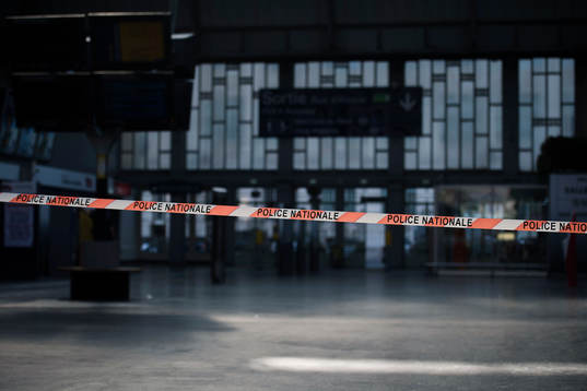 Avspärrat område inne på tågstationen Gare de l'est