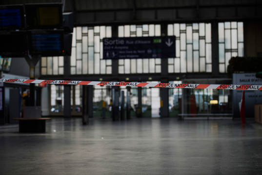 Avspärrat område inne på tågstationen Gare de l'est