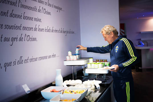 Förbundskapten Erik Hamrén tar frukost