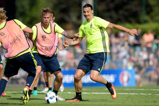 Sveriges Pontus Jansson och Zlatan Ibrahimovic