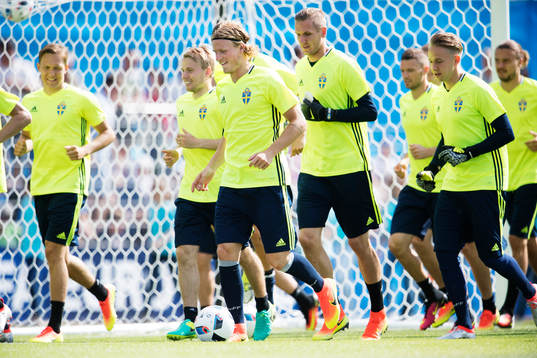 Ludwig Augustinsson, Oscar Lewicki, Oscar Hiljemark, Robin