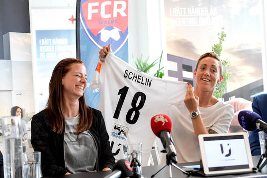 Lotta Schelin och sportchef Therese Sjögran