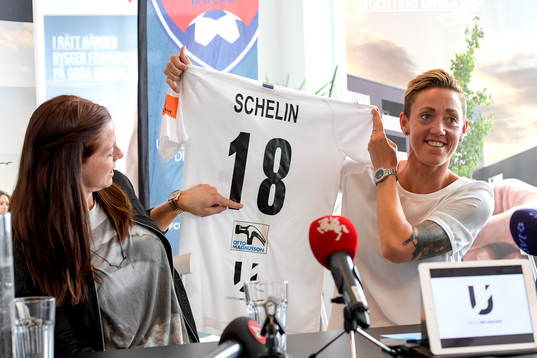 Lotta Schelin och sportchef Therese Sjögran