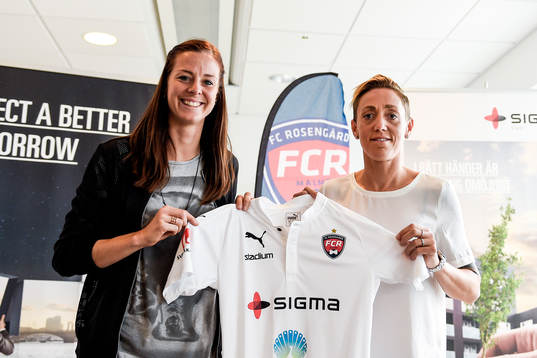 Lotta Schelin och sportchef Therese Sjögran