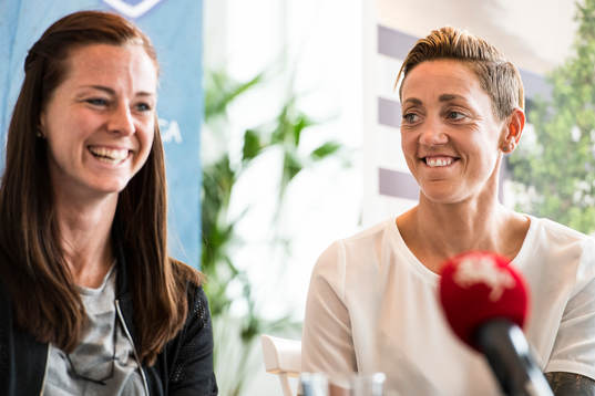 Lotta Schelin och sportchef Therese Sjögran
