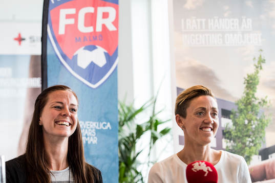 Lotta Schelin och sportchef Therese Sjögran