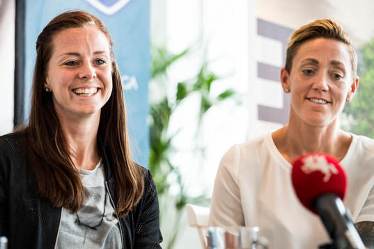 Lotta Schelin och sportchef Therese Sjögran