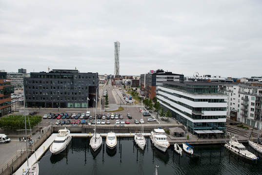 Översiktsbild över Dockan och Turning Torso
