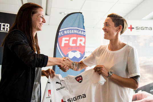 Lotta Schelin och sportchef Therese Sjögran
