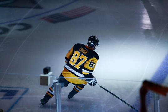 Pittsburgh Penguins center Sidney Crosby (87) skates the