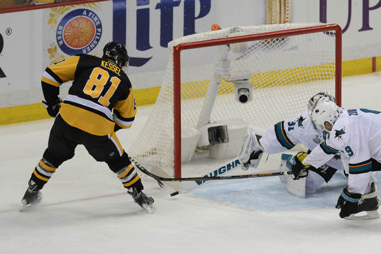 Pittsburgh Penguins right winger Phil Kessel (81) takes a