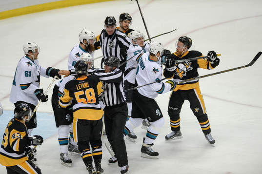 Pittsburgh Penguins right winger Patric Hörnqvist (72)